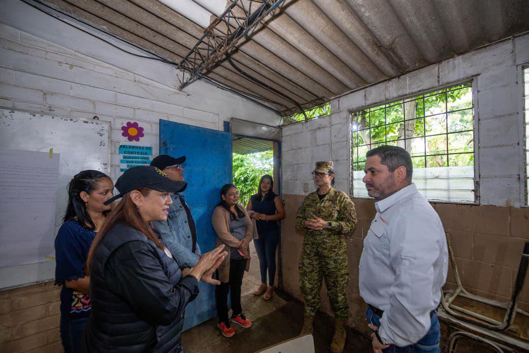 Quién es Karla Trigueros, la polémica ministra de Educación de El Salvador