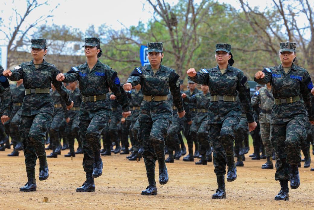 Soldados egresados se suman a despliegues de seguridad y protección territorial