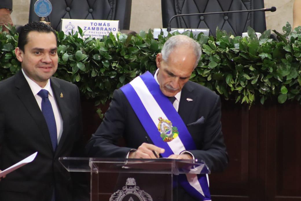 “Honduras, no te voy a fallar”: las imágenes de Nasry Asfura como nuevo presidente