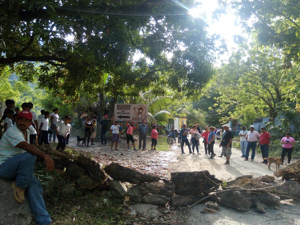 Asignan a un maestro tras bloqueo de carretera en La Ceiba