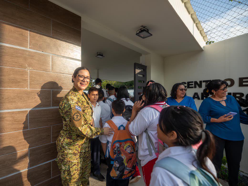 Quién es Karla Trigueros, la polémica ministra de Educación de El Salvador