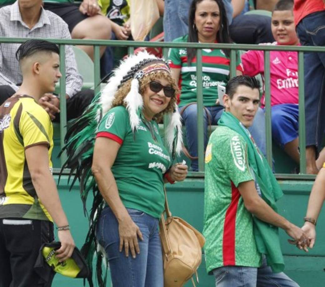 Esta seguidora del Marathón llamó la atención en el estadio Yankel Rosenthal gracias a su atuendo.