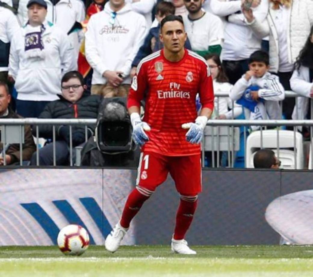 Keylor Navas: El portero tico no seguirá en el Real Madrid para la próxima temporada. Florentino Pérez no quiere al centroamericano en sus filas y le dijo a Zidane que hay que darle de baja. El costarricense se quiere despedir este domingo en el Santiago Bernabéu ante Real Betis.