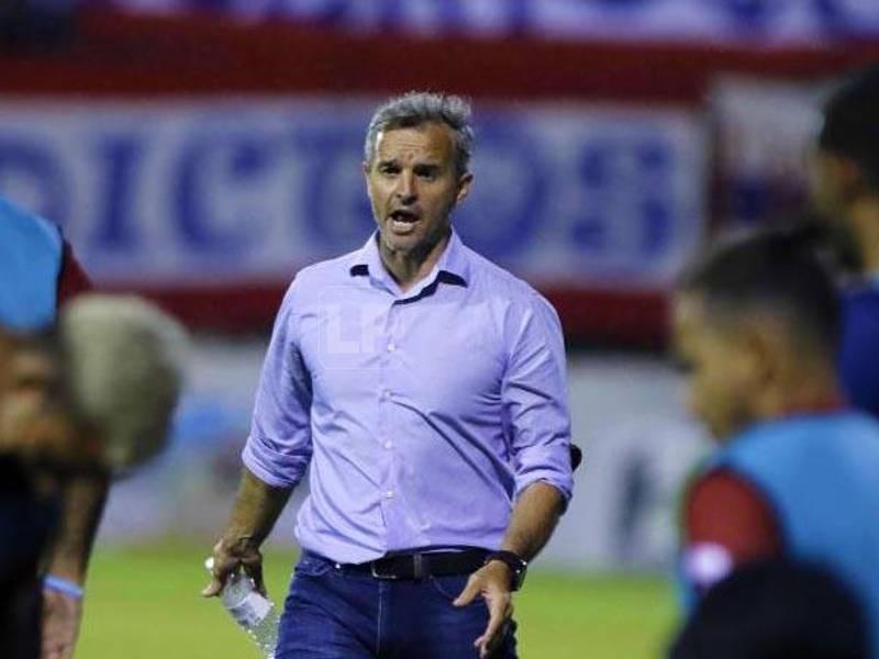 Pablo Lavallén solamente disputó un torneo con Olimpia en donde llegó a la etapa de semifinales.