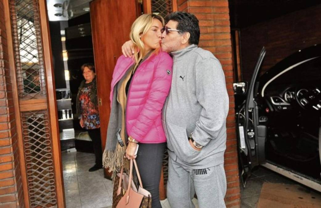 Rocío Oliva conoció a Diego Maradona en 2010, cuando éste todavía era pareja de Verónica Ojeda.