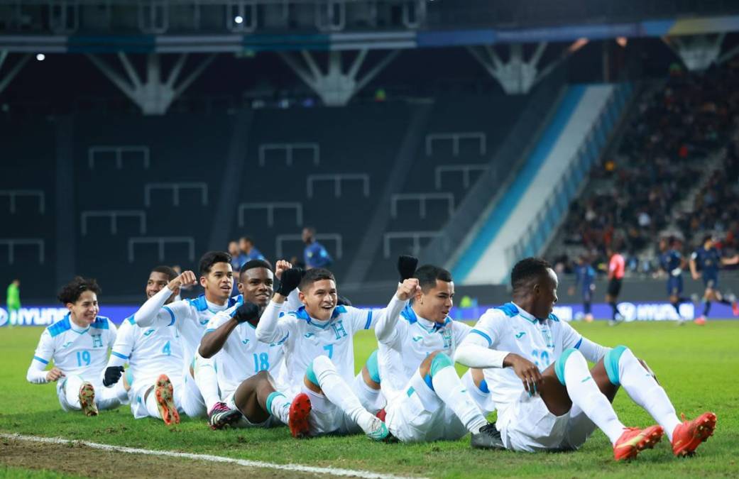 El trencito: así celebraron los jugadores de Honduras el golazo de Odin Ramos.