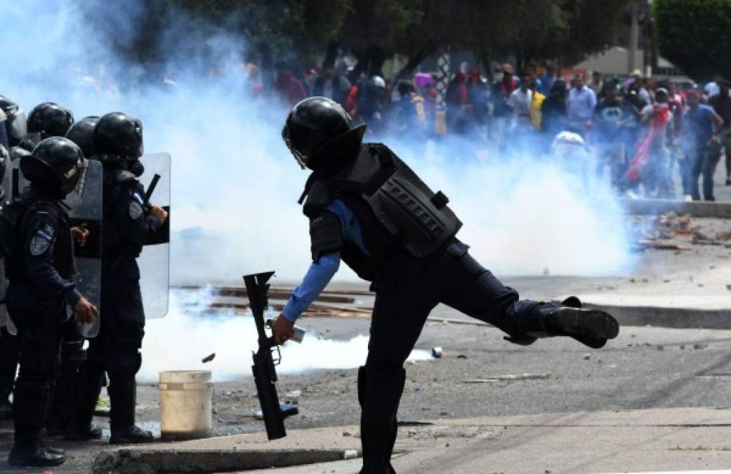 El violento incidente provocó que varios comercios cerraran sus puertas.