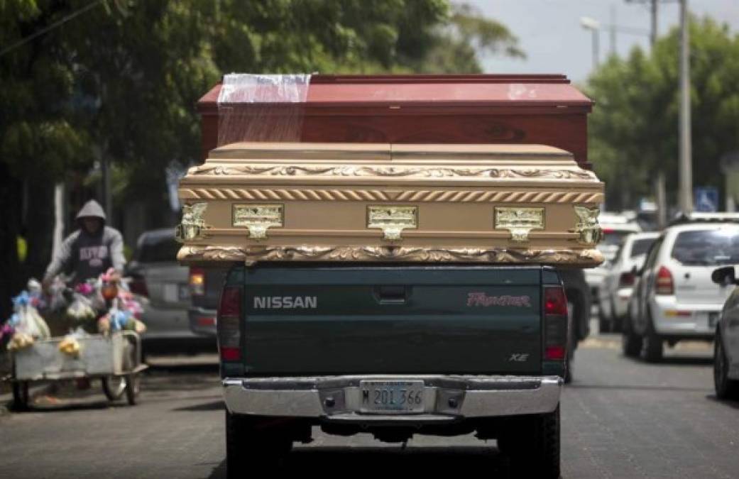 Muertes en las calles y entierros nocturnos alertan a nicaragüenses por coronavirus