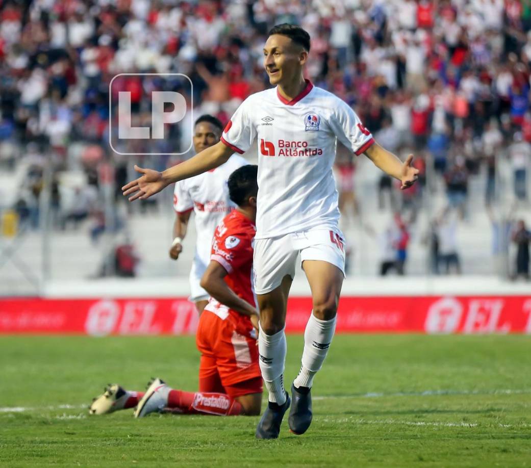 El joven Axel Jamir Maldonado celebrando su gol que abrió el camino del triunfo olimpista.