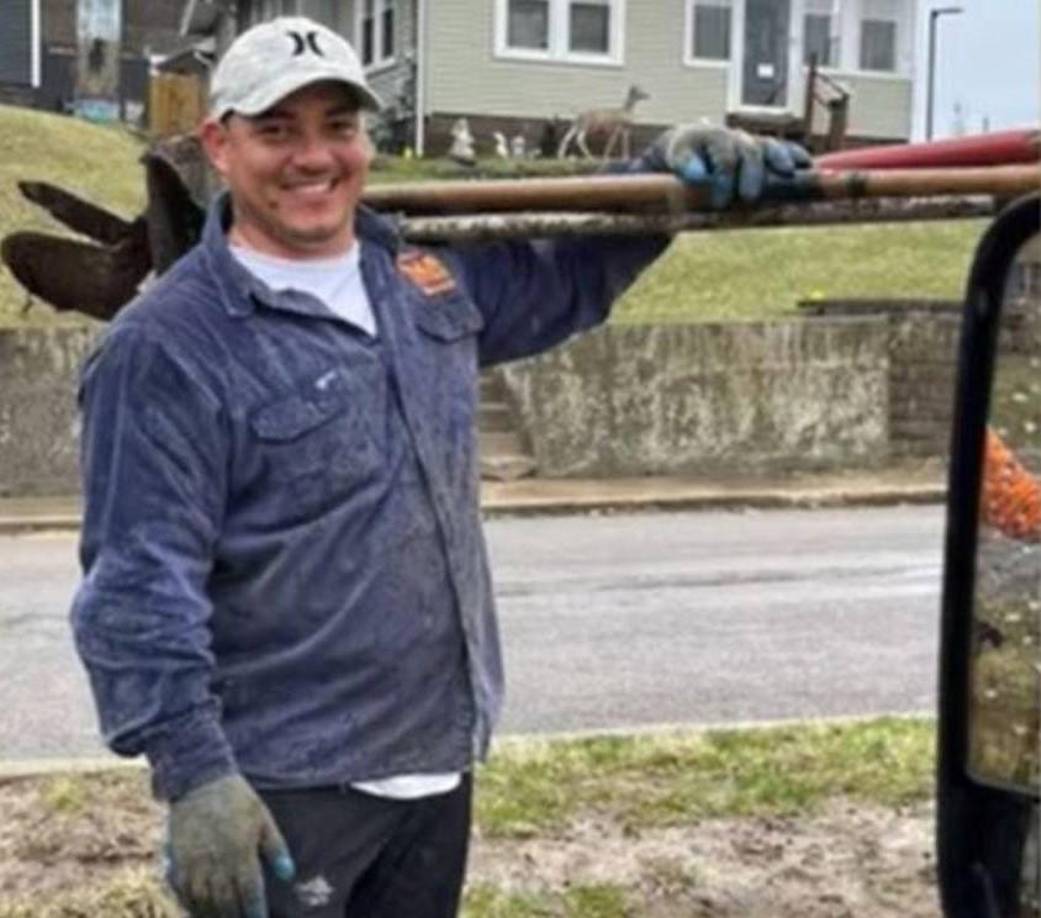 También era padre de cuatro hijos.