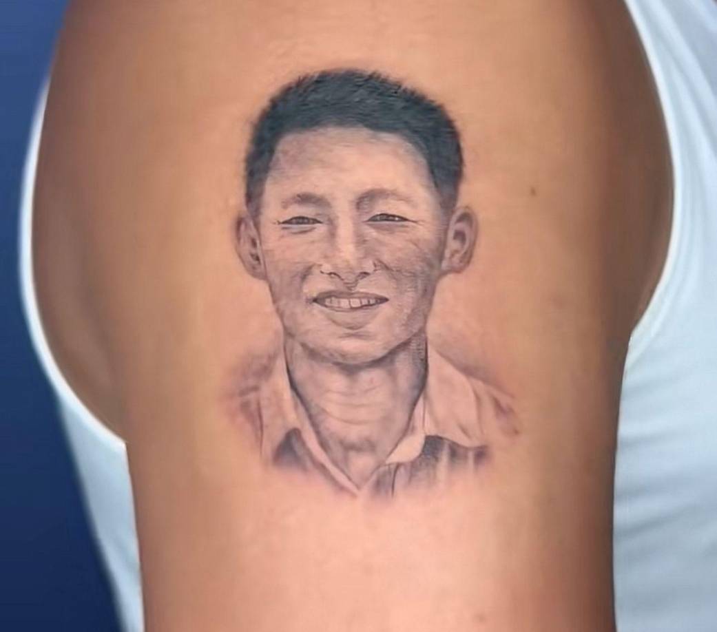 ”Rindiéndole un homenaje a quien honor merece, como lo es Shin Fujiyama, nuestro nuevo héroe nacional que está haciendo mucho más que otros hondureños”, aseveró el joven.