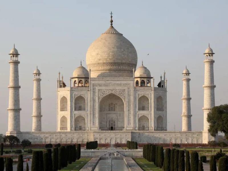 Honduras pretende acrecentar su economía con establecer un nuevo vínculo diplomático con otro país asiático (India), luego de que el pasado mes de marzo oficializó relaciones con la República Popular China.