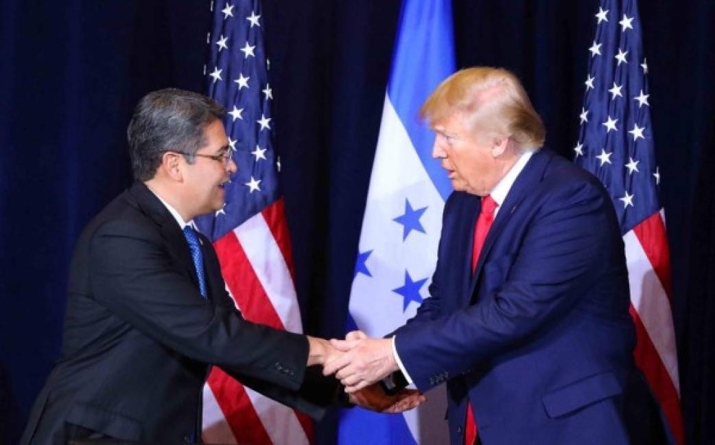 $!Fotografía muestra al expresidente Juan Orlando Hernández durante un encuentro con Donald Trump, cuando este era mandatario de Estados Unidos.