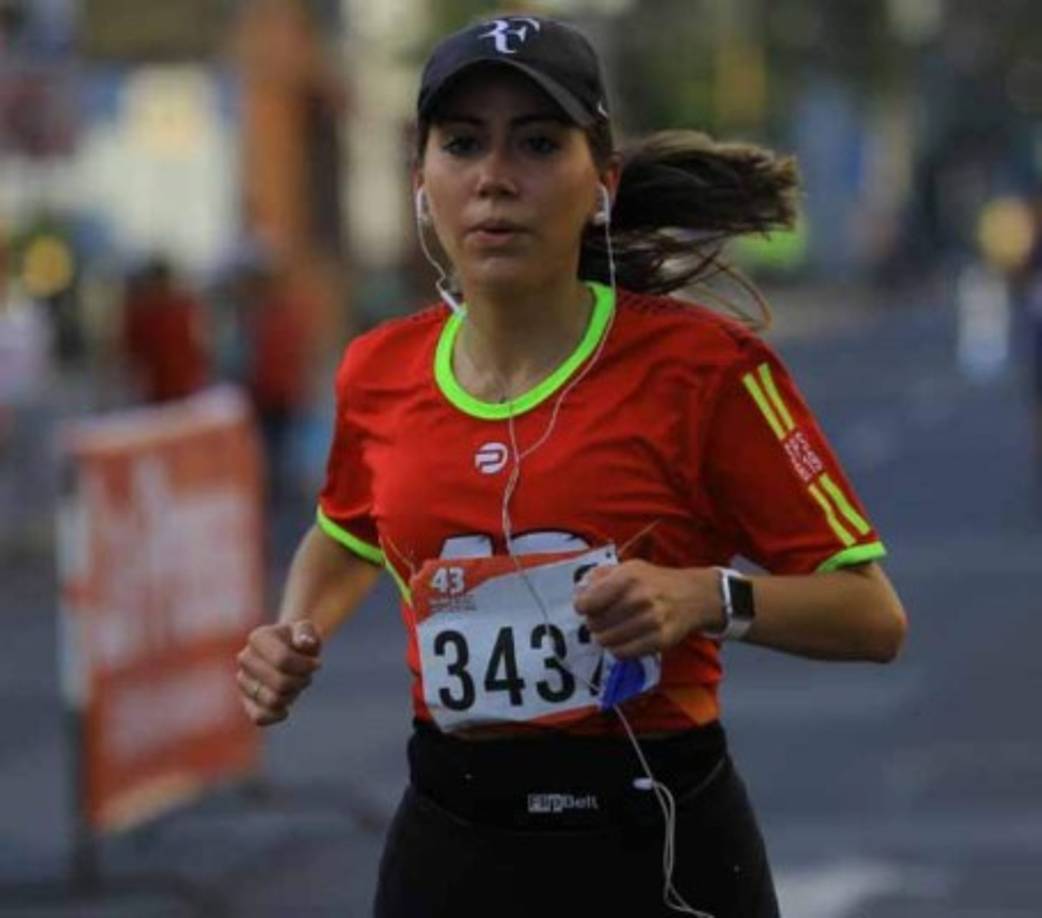 Hermosas chicas se han hecho presente a la carrera de atletismo.
