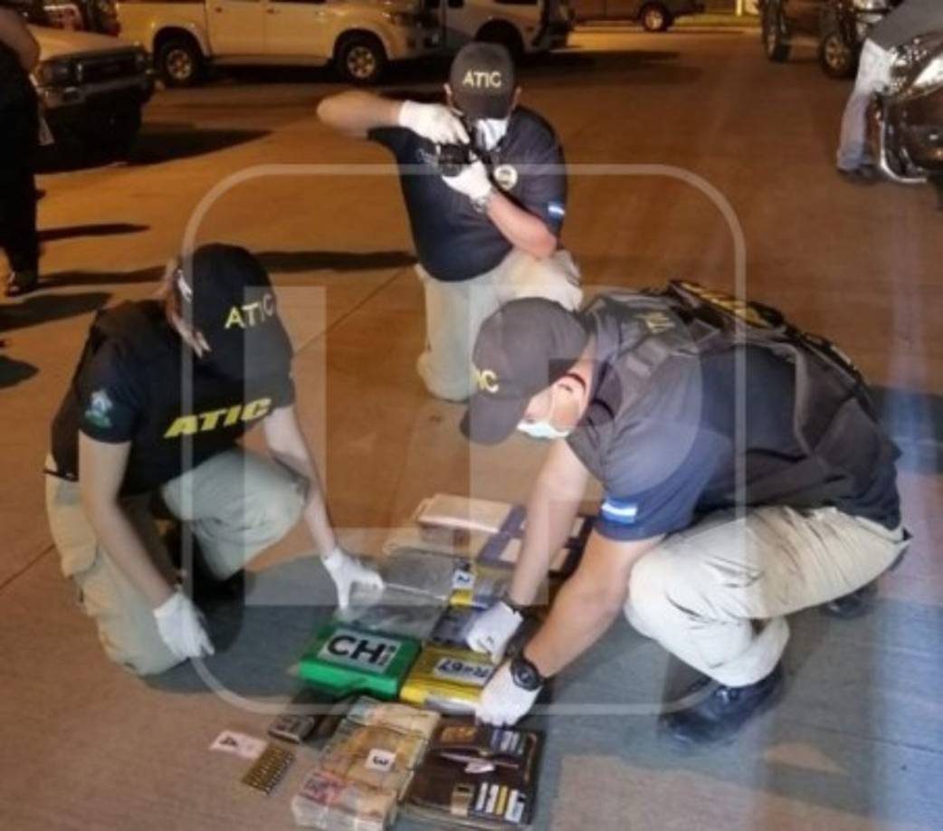 Esta acción en desarrollo, la ejecutaron agentes del departamento contra el crimen organizado de la Atic en la 33 calle de San Pedro Sula, Cortés.