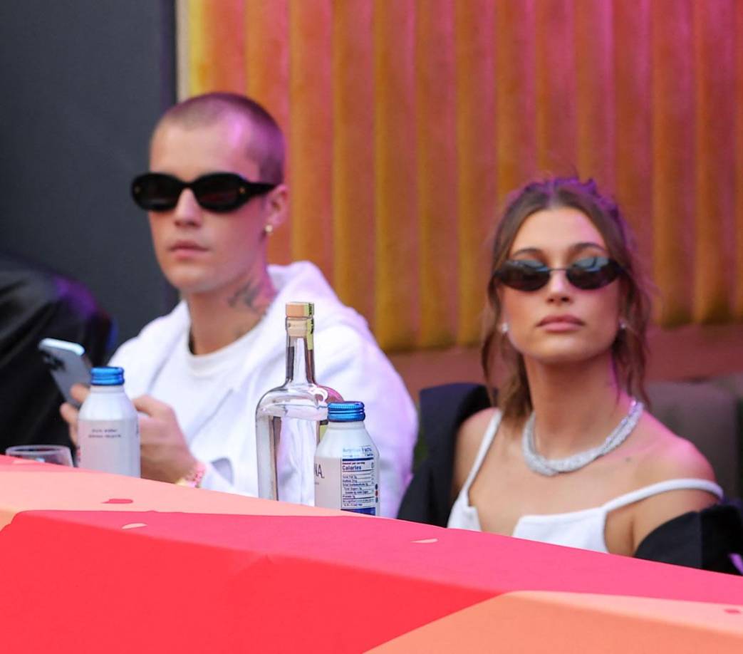 Justin Bieber asistió al evento de la NFL junto a su pareja Hailey.
