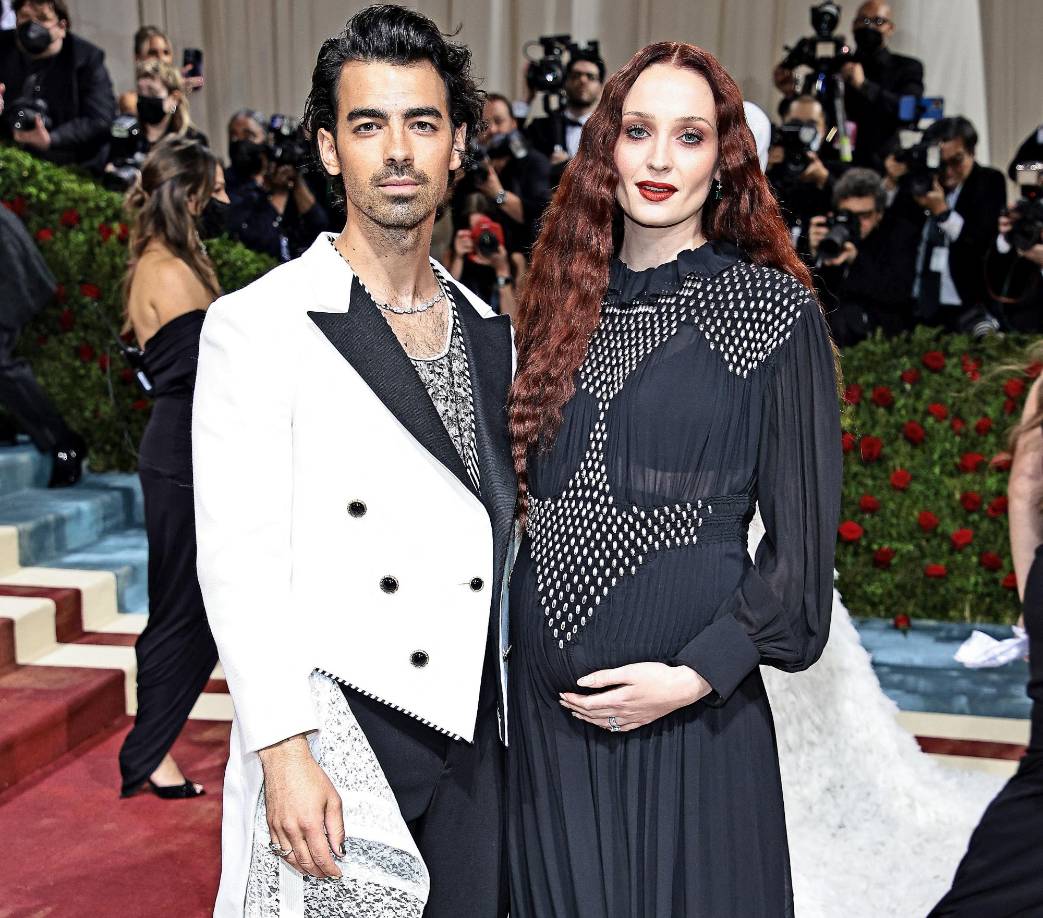 El cantante Joe Jonas y su esposa, la actriz Sophie Turner quien espera a su segundo bebé.