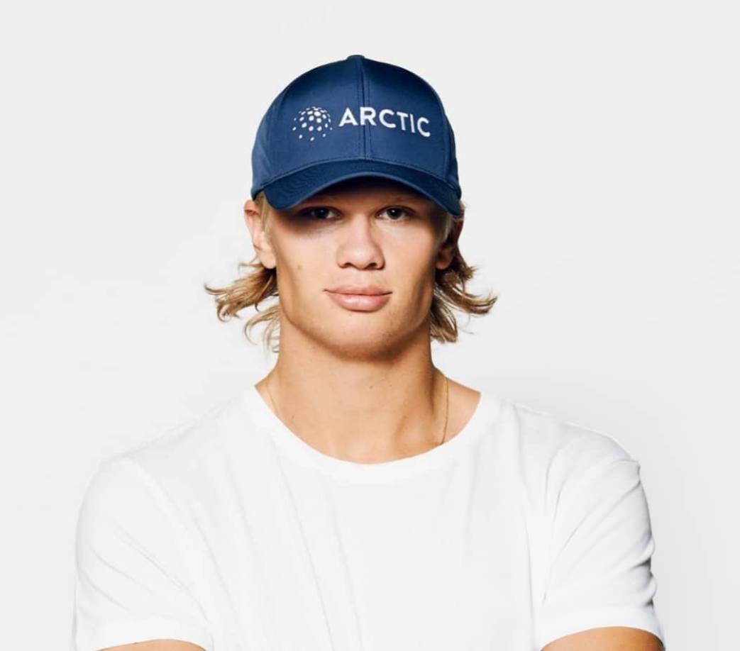 Haaland come pasta y pollo cocido sin utilizar sal ni aceite, pero además incorpora el pescado dentro de sus proteínas permitidas.