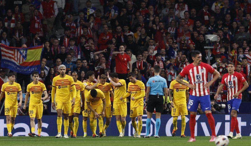 Barcelona humilla al Atlético y sigue de escolta del Real Madrid