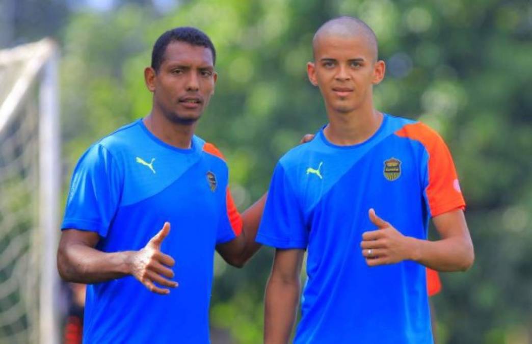 Los Peña - Marlon y su hermano menor Erick jugaron juntos en el Real España. Luego también vistieron la camiseta del Juticalpa FC, actualmente Erick está en el equipo olanchano.