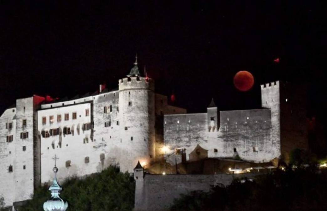 Esta espectacular foto tomada en el castillo de Festung Hohensalzburg en Salzburgo.