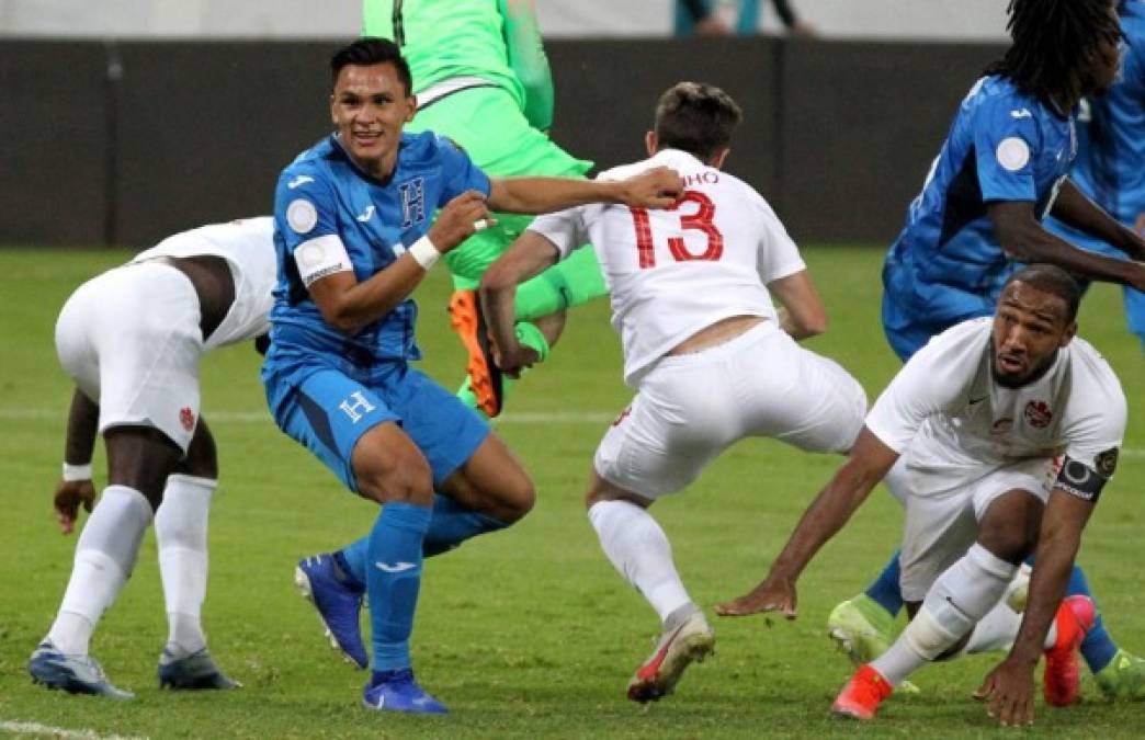 En el segundo capítulo Honduras continuó dominando el juego, tuvo la iniciativa y muy cerca del gol con remates de media distancia, pero el arquero canadiense se fajó y evitó el segundo gol. Foto AFP.