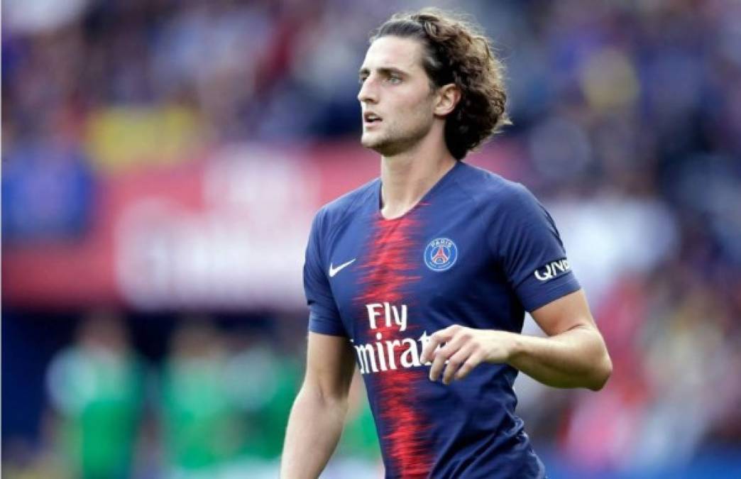 Adrien Rabiot finaliza contrato con el PSG y es libre para decidir su futuro. La Juventus es uno de los equipos interesados en su fichaje, pero ve como pasan los día y no logra cerrarlo. Según publica Tuttosport, además del conjunto italiano Real Madrid, Tottenham, Atlético y Barça también están interesados en el francés.