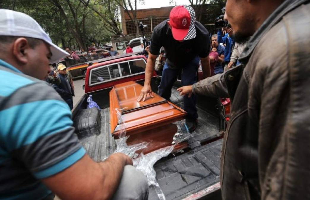 Al menos 36 pandilleros murieron este fin de semana en enfrentamientos 'orquestados' en las cárceles de Honduras, sobre las que el ejército y la policía tratan de recuperar el control perdido tras una serie de asesinatos vinculados a las maras, las bandas criminales que abundan en el país.