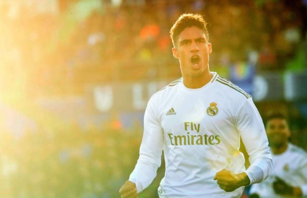 Raphael Varane festejando su segundo gol con mucha euforia.