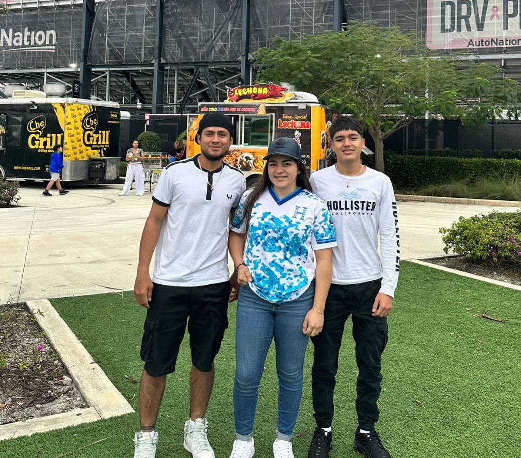 Los portones del DRV PNK Stadium de la ciudad Fort Lauderdale, Florida, se abrieron temprano.