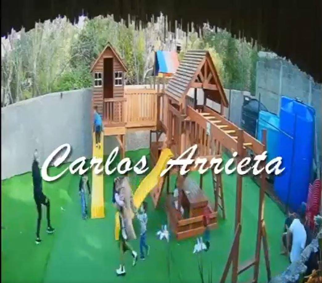 A las 4:38 p. m., cámaras de seguridad captaron el ingreso de cuatro sujetos vestidos de negro y armados con equipo táctico.