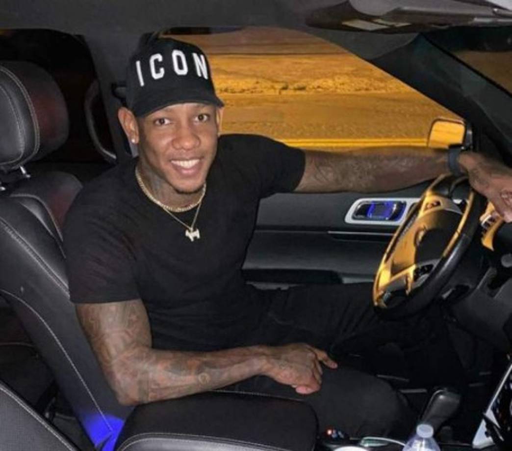 Romell Quioto una vez más está involucrado con una chica y en esta ocasión le ha dejado ver su admiración a la presentadora hondureña Alejandra Rubio.