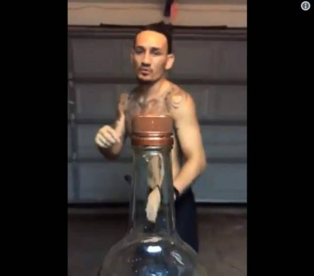 Todo comenzó el 25 de junio con Max Holloway, campeón de peso pluma de la Ultimate Fighting Championship (UFC).<br/><br/>El atlleta fue desafiado por el diseñador deportivo a realizar una acrobacia de artes marciales que parecía casi imposible: destapar una botella de una patada…<br/><br/>
