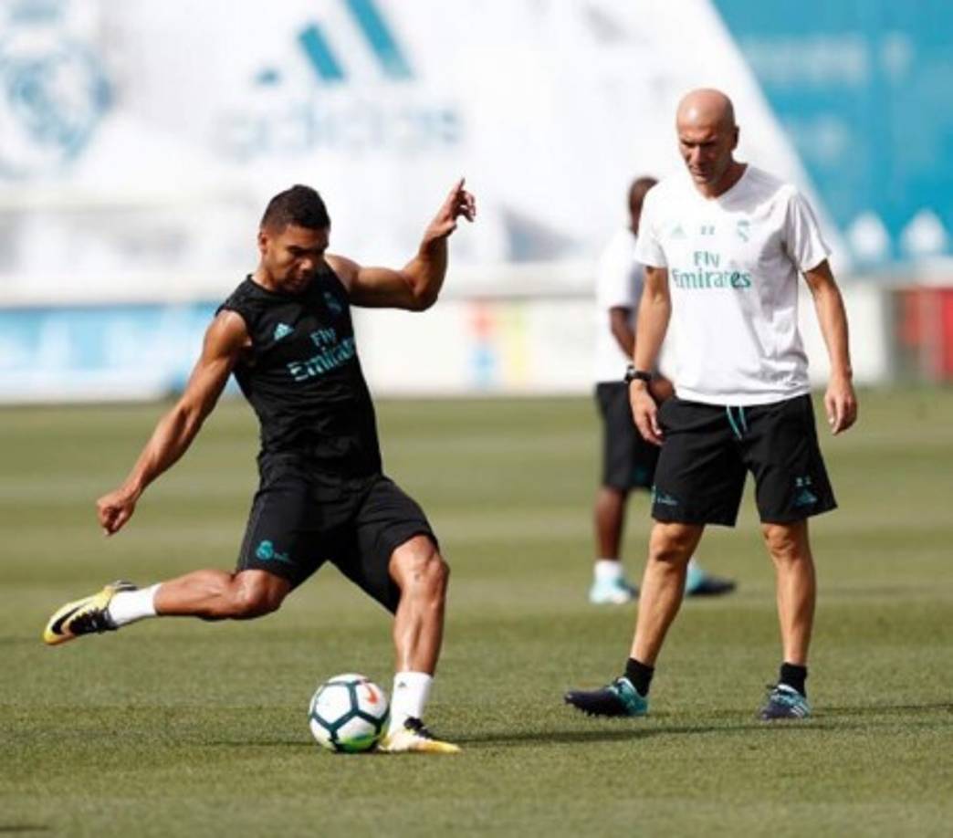 El brasileño Casemiro estará en el centro del campo, en el que también habrán rotaciones.