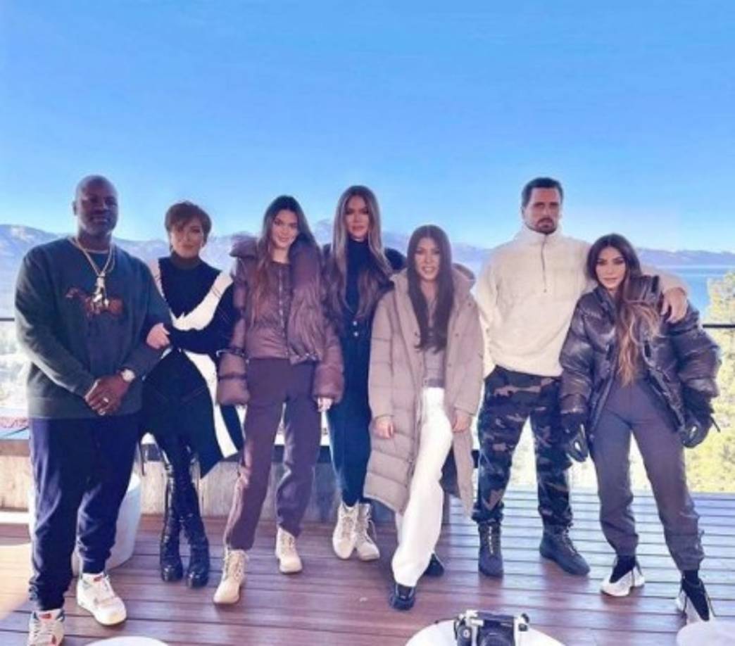 Kim Kardashian compartió esta postal de su familia. <br/>