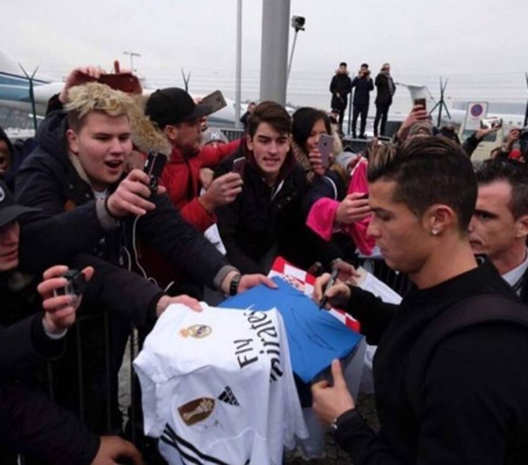 Locura en Zúrich a la llegada de Cristiano Ronaldo.