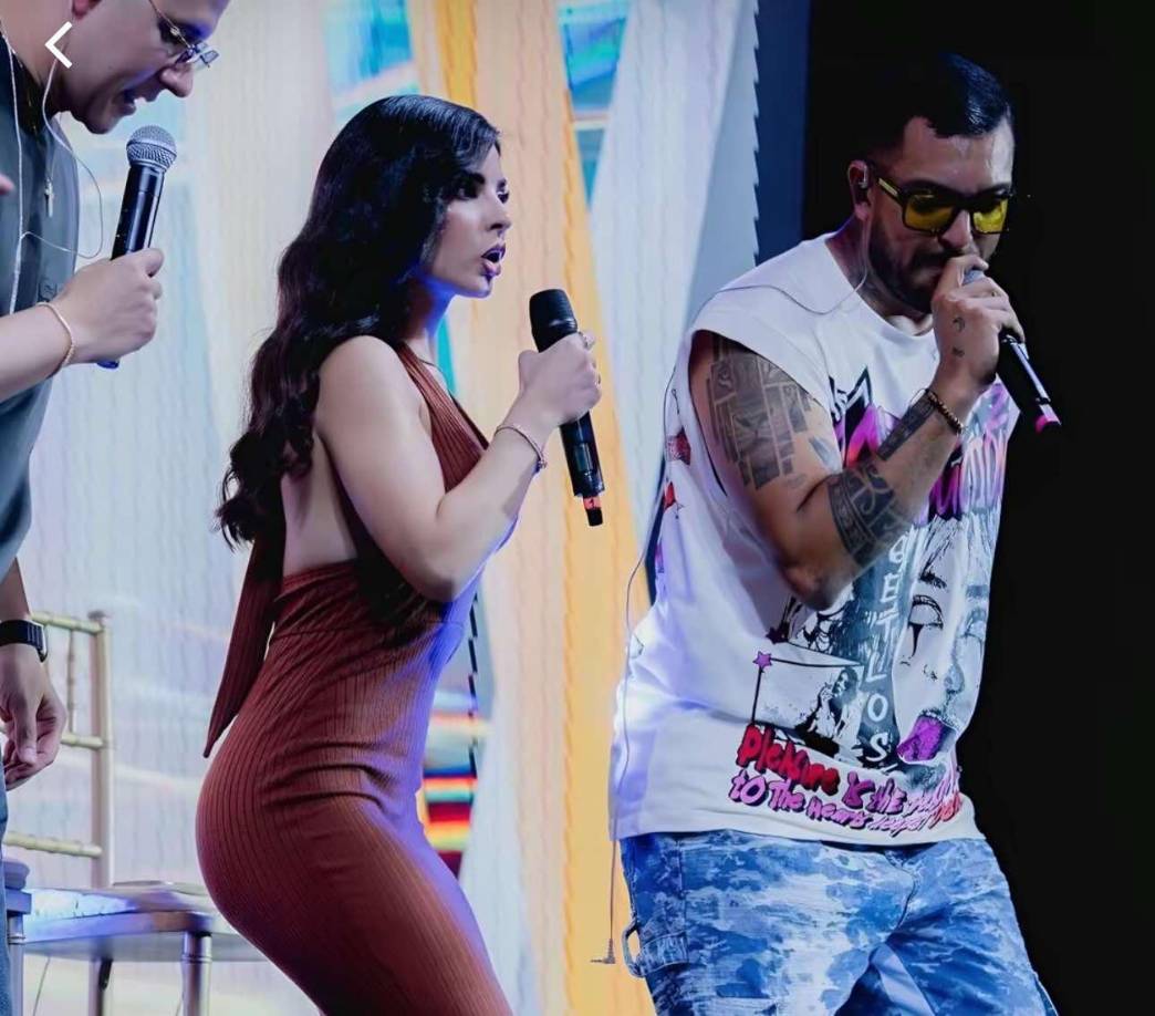 Los rumores de un posible romance entre ambos surgió cuando los usuarios de redes sociales notaron que “Fancony” tenía de fondo de pantalla de su celular una foto junto a Adriana, quien tuvo una relación bastante pública con el basquetbolista y economista salvadoreño Carlos Arias, y quien también es muy reconocido en Tik Tok.