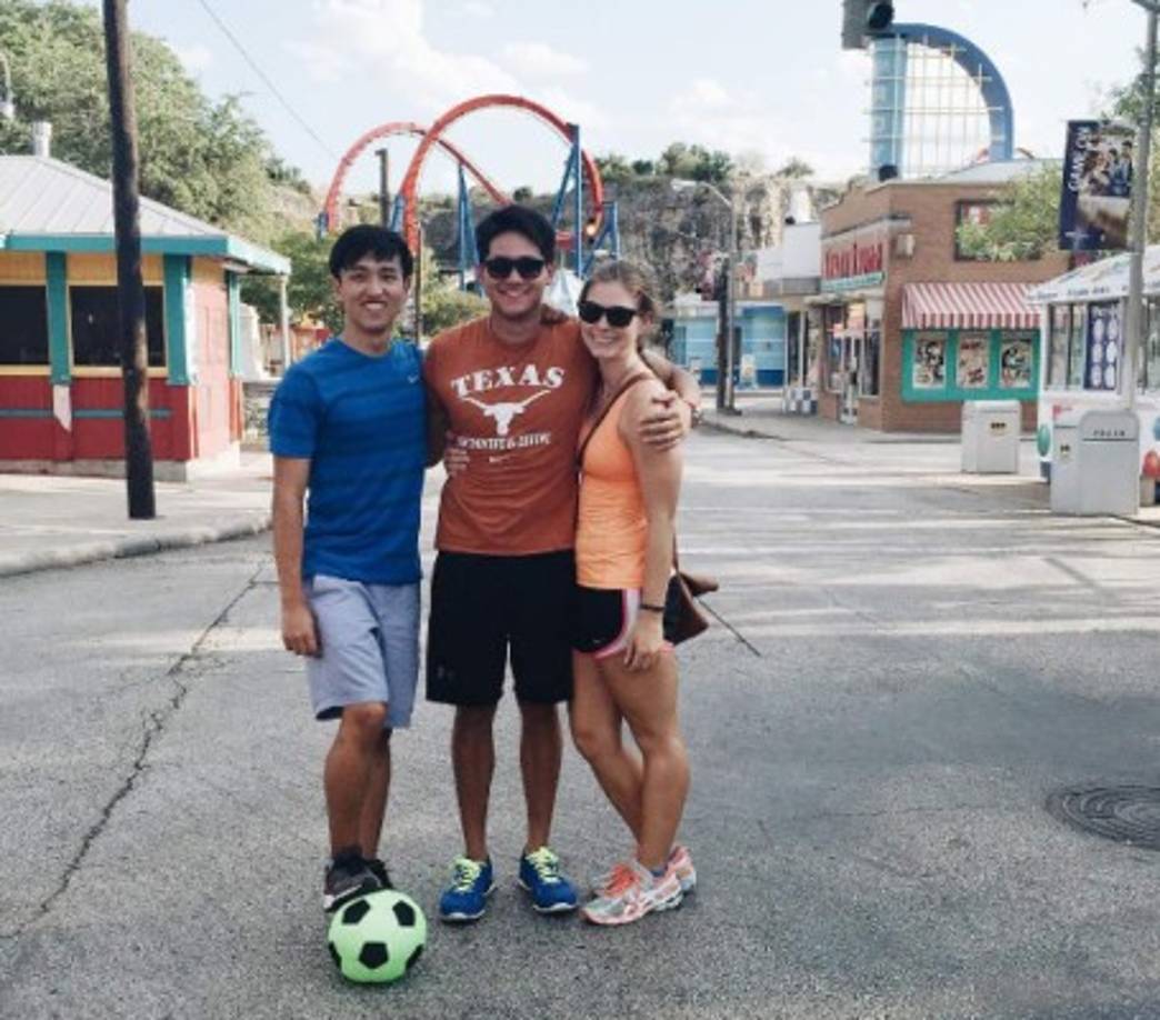 La pareja comparte postales de su noviazgo en sus perfiles de Instagram y Facebook.