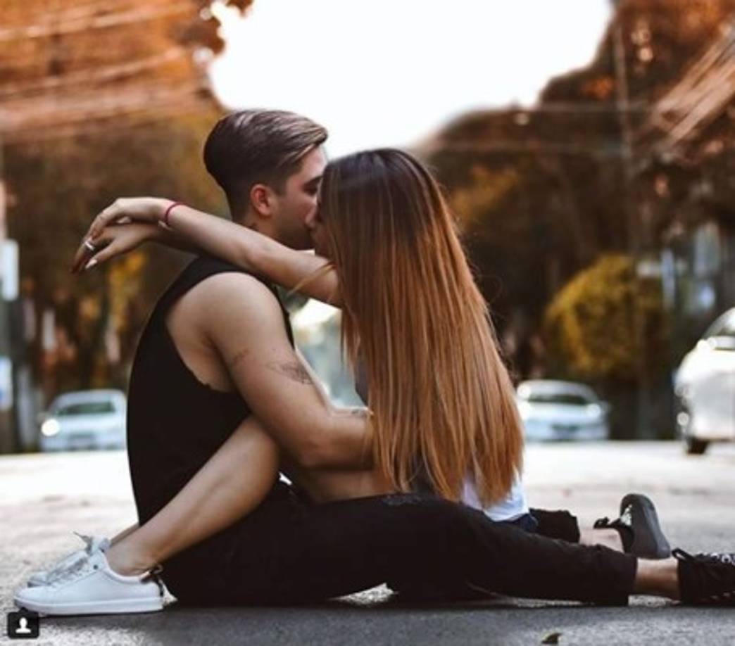 Juan de Dios Pantoja y Kimberly Loaiza son una pareja de youtubers mexicanos que cuenta con millones de seguidores en las redes sociales y que fascinan a personas de todas las edades. Ella tiene más de 11 millones de suscriptores y él más de 10 millones.