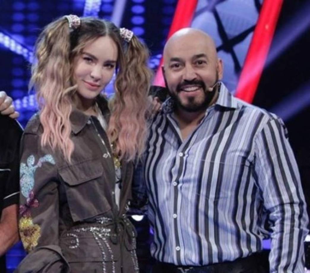 Después de meses de rumores el cantante finalmente fue directo y confirmó su relación con la cantante a través de una entrevista para un canal de YouTube.