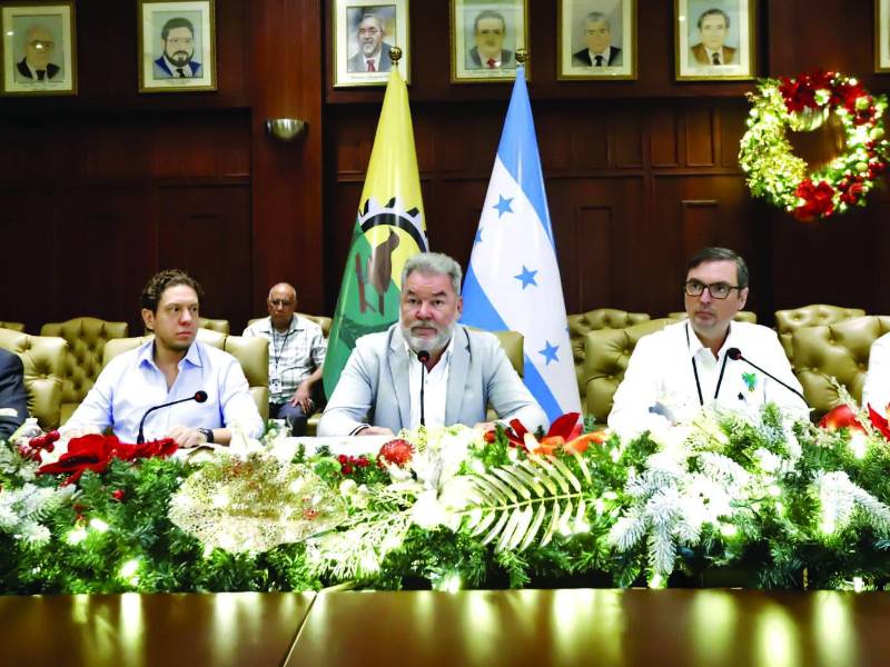 <b>La conferencia se realizó en el salón consistorial donde presentaron el informe de auditoría.</b>