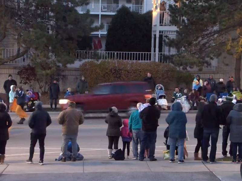 Al menos cinco muertos en el atropellamiento masivo en desfile navideño en EEUU