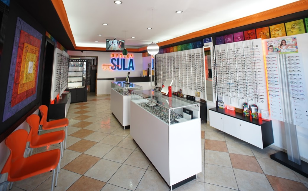 La sala de ventas de “Óptica Sula”.