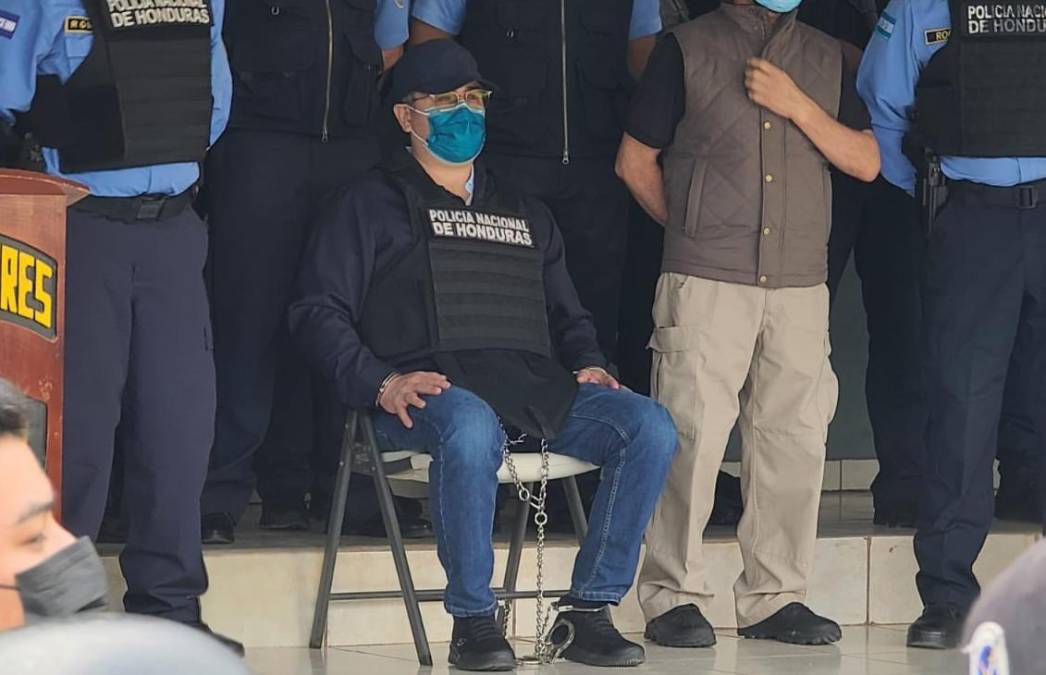 El expresidente de 54 años se ha declarado “inocente” de los cargos que le imputa la justicia estadounidense, entre otros, “participación en una conspiración violenta de narcotráfico para recibir cargamentos de múltiples toneladas de cocaína” entre 2004 y 2022, lo que podría valerle una condena perpetua.