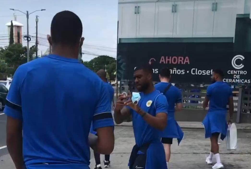 La plantilla de la selección de Curazao paseó este domingo en las calles de San Pedro Sula.