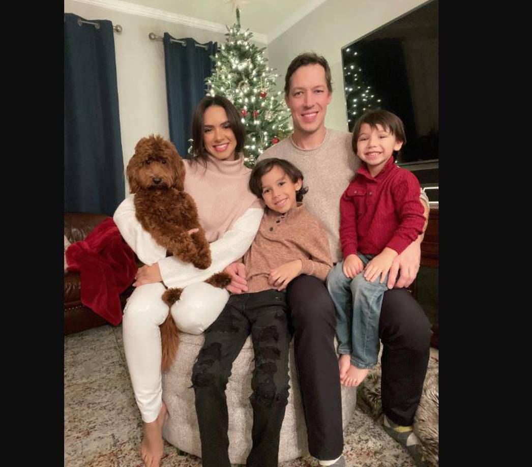 “Tendré más tiempo con mi familia y para mis cosas personales, incluyendo volver a mis andadas por aquí junto a ustedes! Los últimos 3 años trabajando dos empleos totalmente diferentes, fueron maravillosos pero también duros y me quitaron DEMASIADO tiempo, así que no podía estar mucho por aquí”, agregó Ana Jurka en su post. 