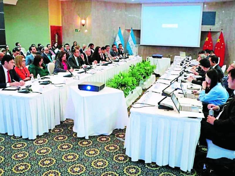 Una delegación de funcionarios del gobierno viajó a China para continuar a partir de este día con la segunda fase de negociación de un acuerdo comercial que podría suscribirse en 2024.