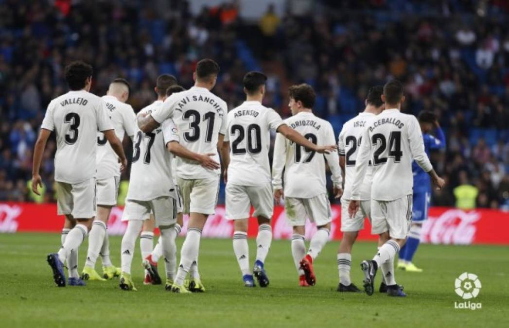 Los jugadores del Real Madrid celebrando el segundo gol de Isco.
