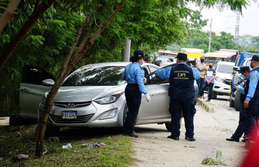 El cuerpo de Jenifer Galdámez quedó a unos metros de su carro que tenía la puerta de copilito abierta. El vehículo fue encontrado en el Segundo Anillo de San Pedro Sula y fueron unos policías militares los que se percataron de que algo raro pasaba en el lugar.
