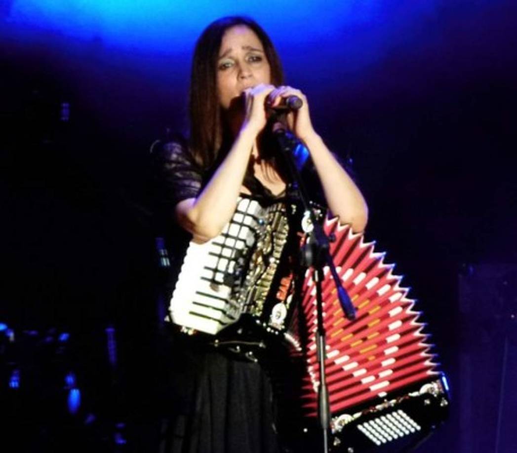 'Me parece que es la primera vez que surge esto de conectarnos todas con algo que nos incumbe a todas. Hay banqueros, políticos, empresarios que comienzan a sumarse y el movimiento se convierte en algo que no es, por lo que como sociedad nos corresponde hacer una reflexión', concluyó.